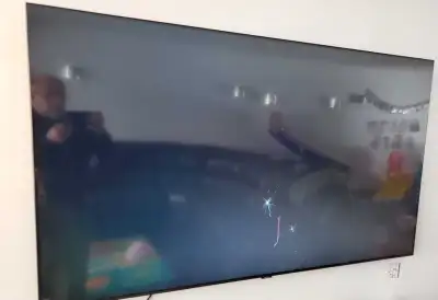 Samsung QN65Q80AAF broken screen , View more