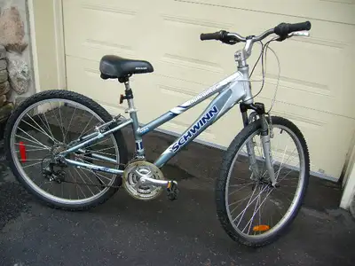 Velo de montagne de femme SCHWINN Aphrodite 26po 21Vit ., View more