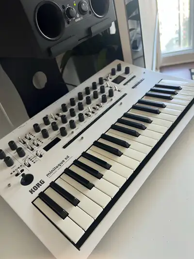 Korg Minilogue XD (Rare Pearl White), View more