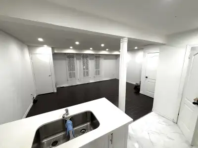 3 bedrooms 1.5 bathroom townhouse for rent at prime location , 1 underground parking . good for fami...