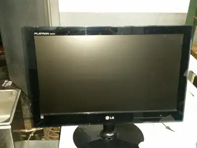LG Flatron W2040T- PN // 20" LCD Computer Monitor // Black //, View more