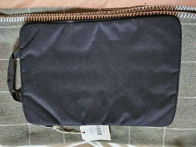 Jansport Laptop Case in Laptops in Oakville / Halton Region - Image 3