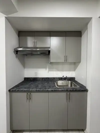 Includes: • 1 Bedroom • 1 Washroom • Kitchen • Washing Machine • Wi-Fi included Convenient location...