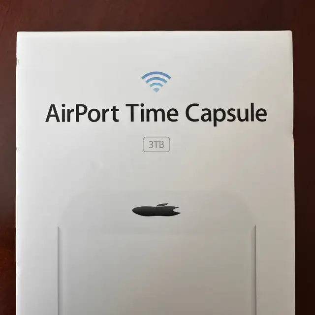Apple AirPort Time Capsule A1470 (3TB) - Excellent Condition in Networking in City of Toronto - Image 5