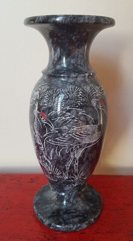 Vase et boîte marbre noir gravée Black marble etched vase dans Art et objets de collection  à Laval/Rive Nord - Image 3