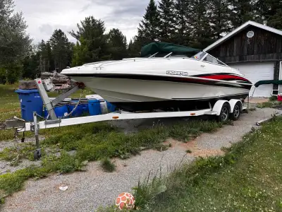 -Nordic 2004 Modèle 2401 (24 pieds) Excellente condition -Couchette 2 places -Moteur 5,7. V8 Thunder...