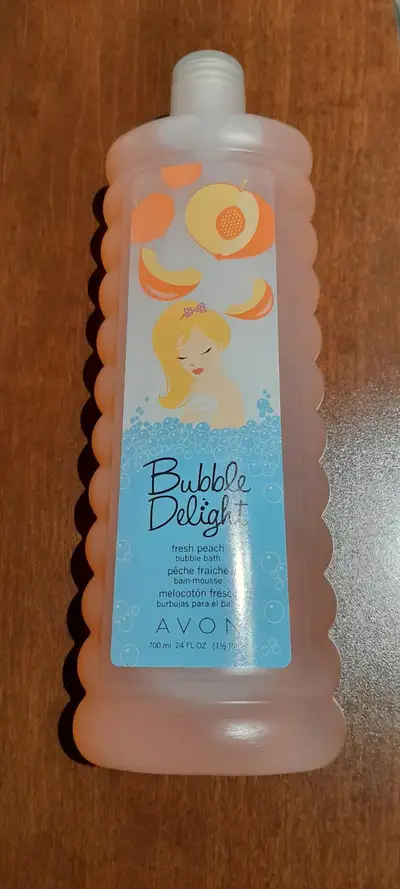 Brand new, seal still on bottle (see pictures) Scent is "fresh peach" 700ml bottle Price is firm. Ca...