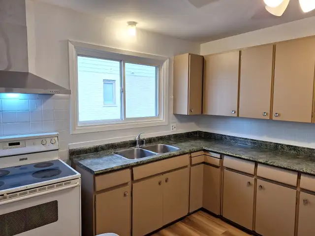 2 -bedroom apt 12 min walk from Western Uni