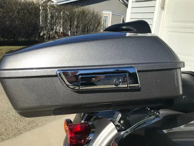 2016 Harley-Davidson Road King – Mint Condition in Touring in Edmonton - Image 6