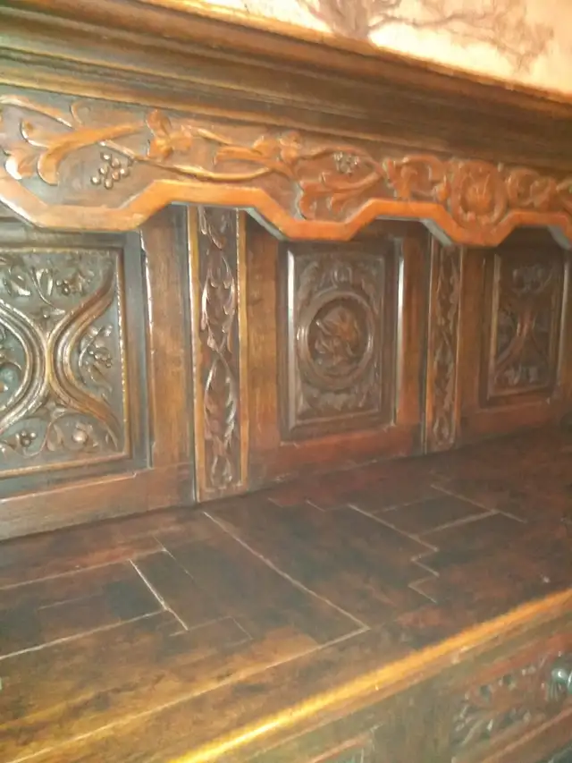Beautifully carved antique sideboard in Hutches & Display Cabinets in London - Image 3