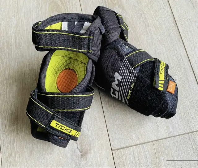 CCM hockey elbow pads-youth large in Hockey in Calgary - Image 3