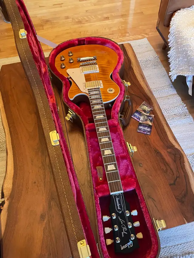 Gibson Les Paul 50s Figured Top Honey Amber in Guitars in Longueuil / South Shore - Image 4