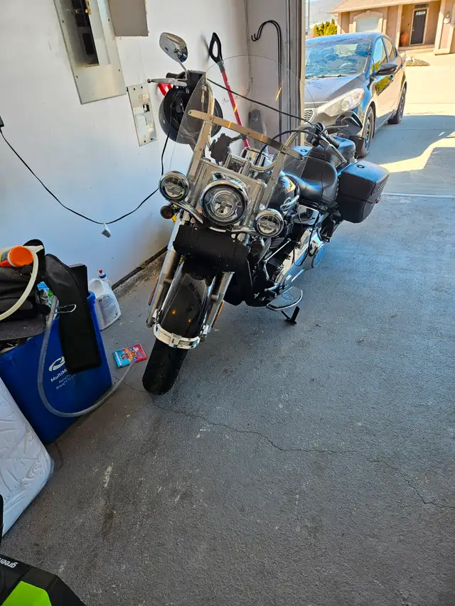 Motorcycle in Street, Cruisers & Choppers in Vernon - Image 5