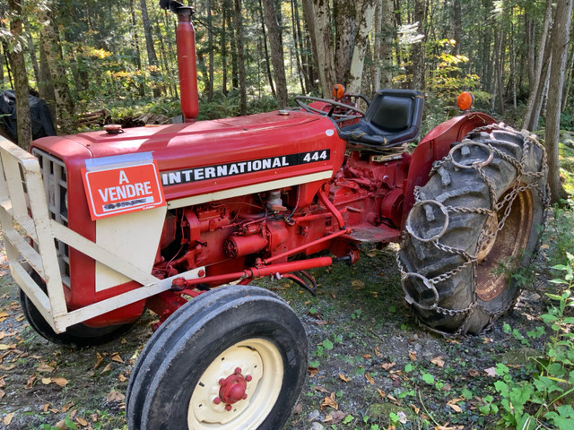 Tracteur de ferme International 444 de 1978 dans Équipement agricole  à Thetford Mines - Image 2