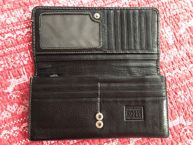 Brand New Genuine Leather Roots Wallet $100 in Women's - Bags & Wallets in City of Toronto - Image 2