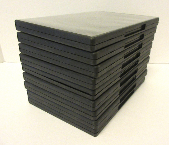 Black DVD Case (4 -Disc) x 9 piece LOT "Like New" dans CD, DVD et Blu-ray  à Stratford - Image 3
