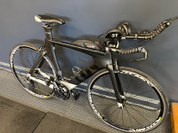 Triathlon/time trial bike