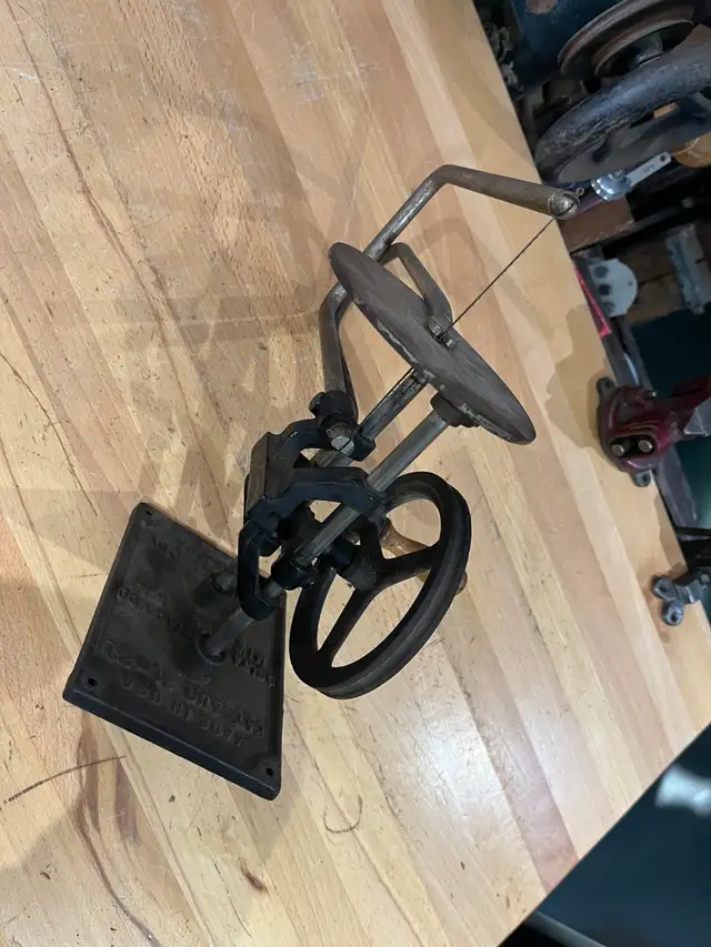 Antique 1923 American Boy Fret saw, hand crank scroll saw, Delta in Power Tools in North Bay - Image 9