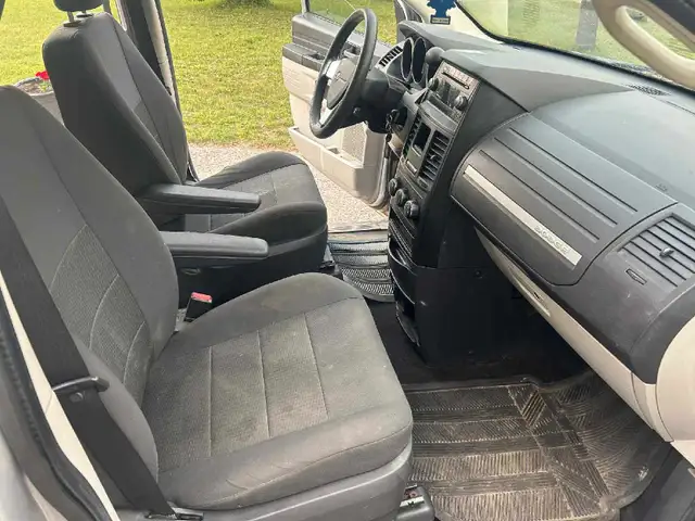 2009 Dodge Caravan (PARTS CAR) in Cars & Trucks in Muskoka - Image 9