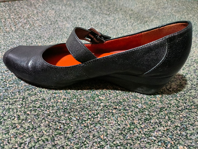 Genuine leather upper black dress shoes in Women's - Shoes in Whitehorse - Image 2
