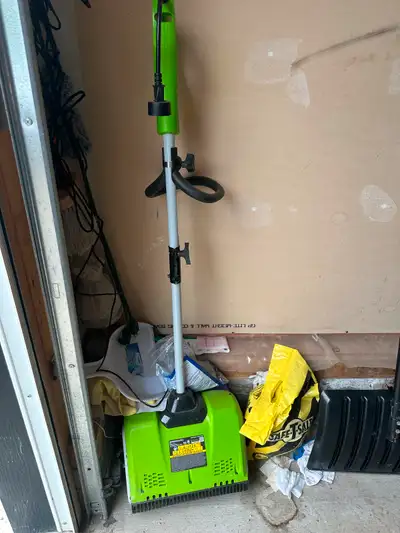 Only used once. Works like a charm, breezes through tall snow and grinds ice instantly down to the s...