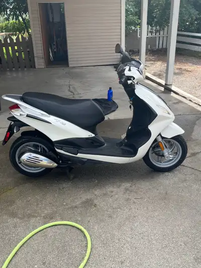 Tired of driving someone to their summer job? Low mileage (3600km) 50cc hi performance 4 cycle 4 val...