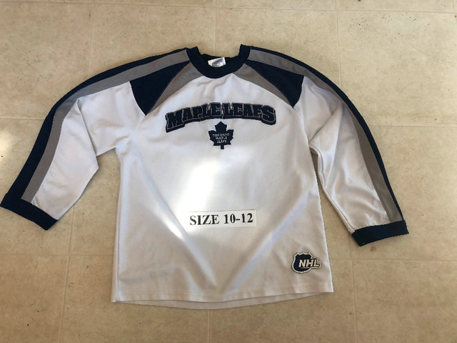 Kids Size 10-12 Maple Leafs Jersey in Kids & Youth in Muskoka - Image 2