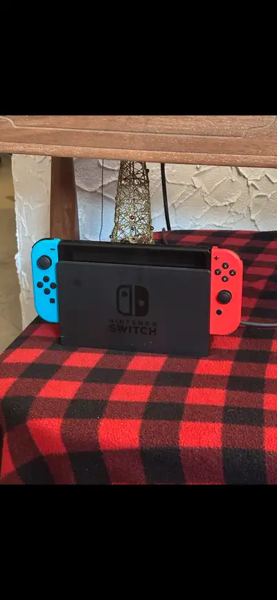 Je vends ma Nintendo switch car j’en ai plus besoin. Elle est fonctionnel, marche très bien. De plus...