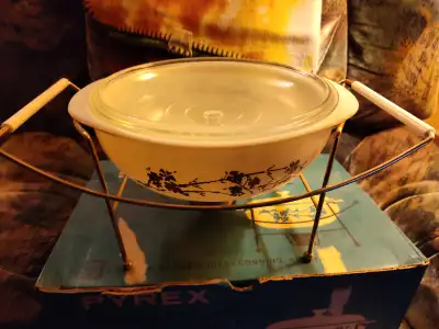 Pyrex Hospitality Casserole // Cocotte Peu utilisé Dans sa boîte d'origine Livraison au métro Jarry...