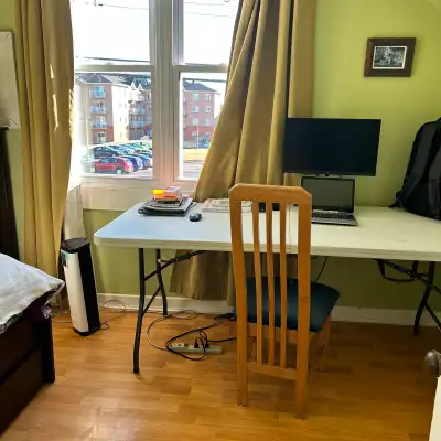 Je cherche un/une étudiant ou travailleur, tranquille, vous avez accès à la cuisine, je suis près du...