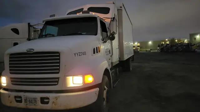 1999 Sterling Straight truck- DZ in Heavy Trucks in Mississauga / Peel Region - Image 2