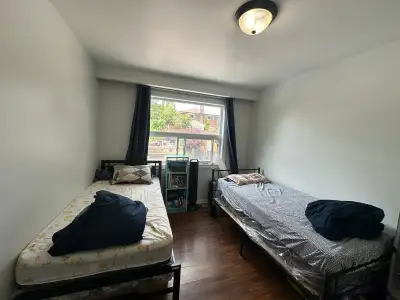 Spacious Room for Rent – Ideal for Women