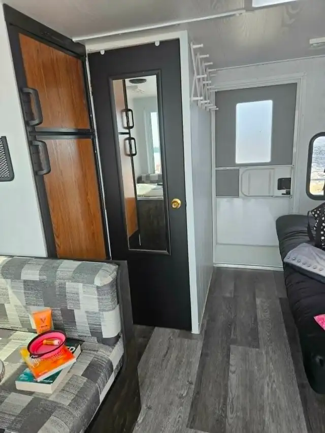 Ponton maison 26 pieds- Houseboat in Other in Lac-Saint-Jean - Image 4