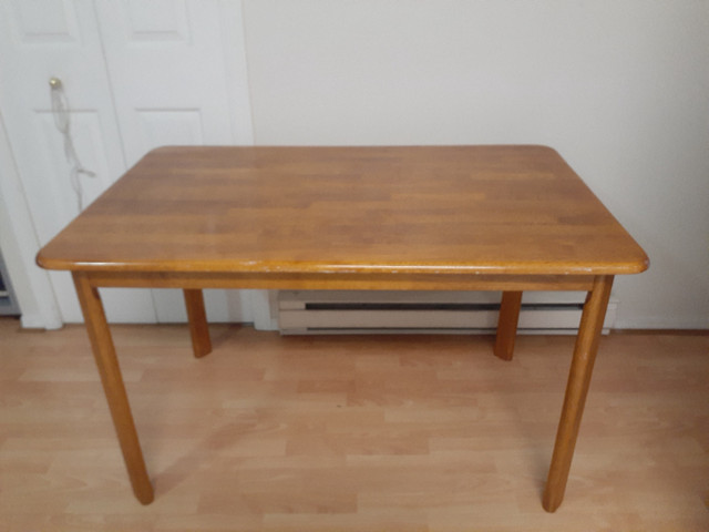 Wooden dinning table in excellent condition in Dining Tables & Sets in Vancouver