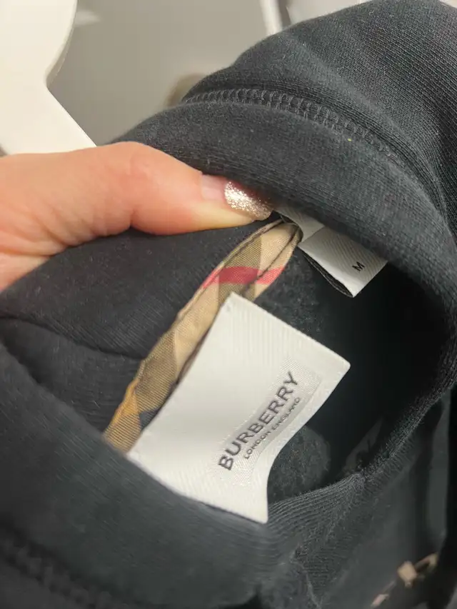 Burberry Hoodie in Men's in Markham / York Region - Image 4