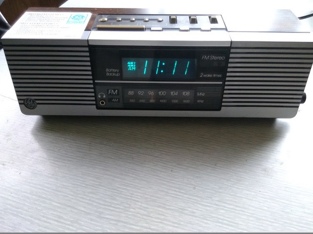 Vtg G.E.7-4945A  AM/FM Stereo Clock Radio-mid 1970"s see below in Arts & Collectibles in City of Toronto