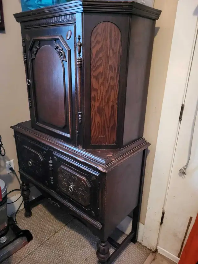 Rare Antique Hutch in Hutches & Display Cabinets in Belleville - Image 2