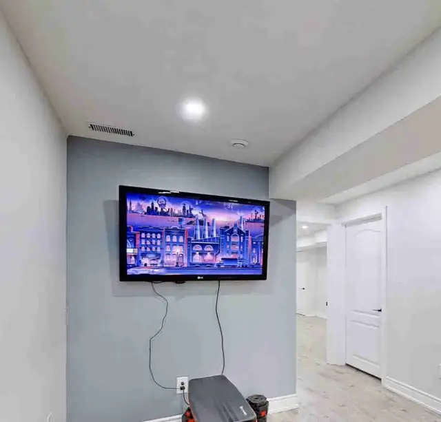 LG 46” TV with back mount bracket and Roku controller in TVs in City of Toronto - Image 2