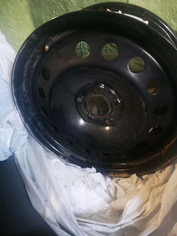 Set of 4 Sensored Winter Rims
 17 inch 5 Bolt in Tires & Rims in Kawartha Lakes - Image 3