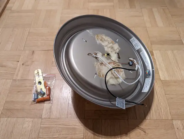 Flush Mount 1-Bulb Light, 11in in Indoor Lighting & Fans in Mississauga / Peel Region - Image 3