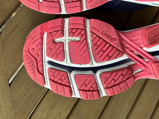Asics GT-2000 7 Running Shoes – Women’s Size 6.5 Wide in Women's - Shoes in Markham / York Region - Image 8