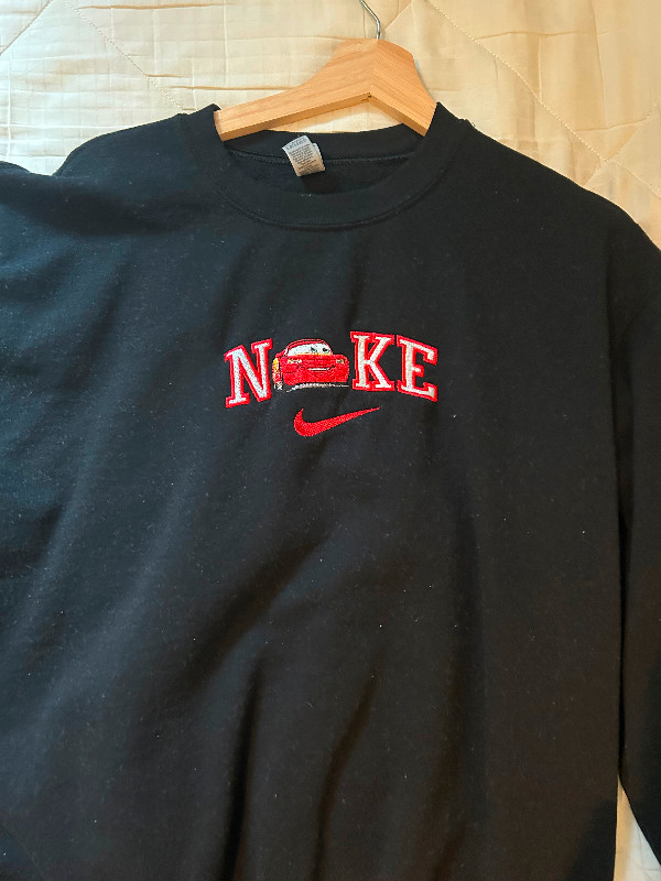 Nike crewneck Noir Mcqueen cars Medium Homme dans Hommes  à Longueuil/Rive Sud