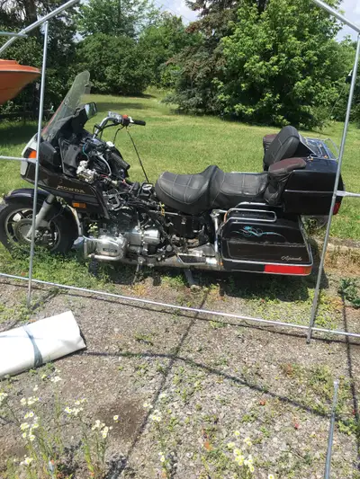1984 going lots of good parts motor is dead new tires new windshield new seat parts or the whole Bik...