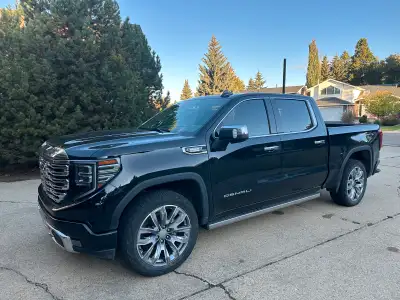 This 2023 GMC sierra 1500 Denali has the amazing 3.0 liter duramax diesel engine and Denali trim pac...