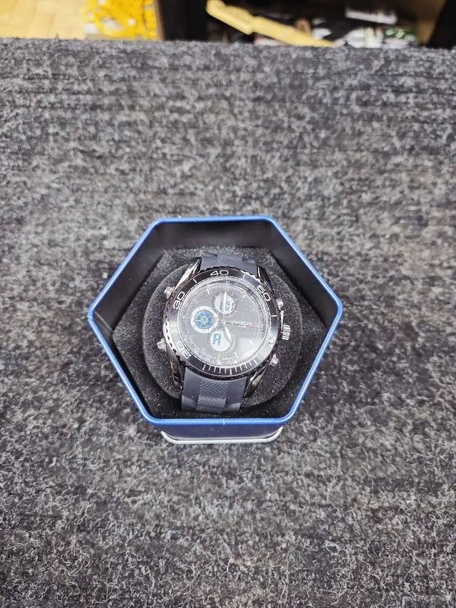 Montre pour homme  in Jewellery & Watches in Longueuil / South Shore - Image 2