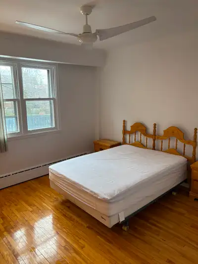 Chambres privées ensoleillées , avec plancher de bois franc, dans un très grand 6 1/2, au rez-de-cha...