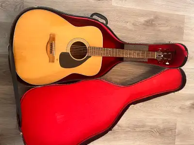 Beautiful vintage Yamaha FG-180 acoustic guitar, made in Japan around 1970–71. These “Red Label” mod...