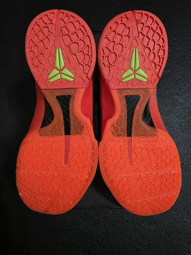 Kobe 6 Reverse Grinch size 8 in Men's Shoes in Mississauga / Peel Region - Image 7