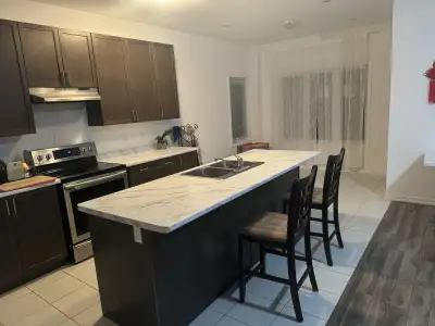 Students room for rent at Orillia Lakehead University Area