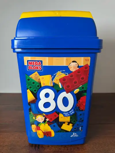 Inspire your child's creativity with this bucket of 80 Mega Bloks, perfect for little hands and big...